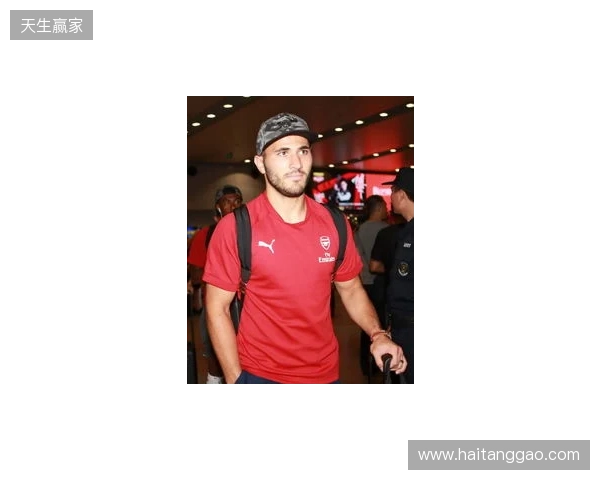 英超官方晒出图片：阿森纳U15全员抵达北京